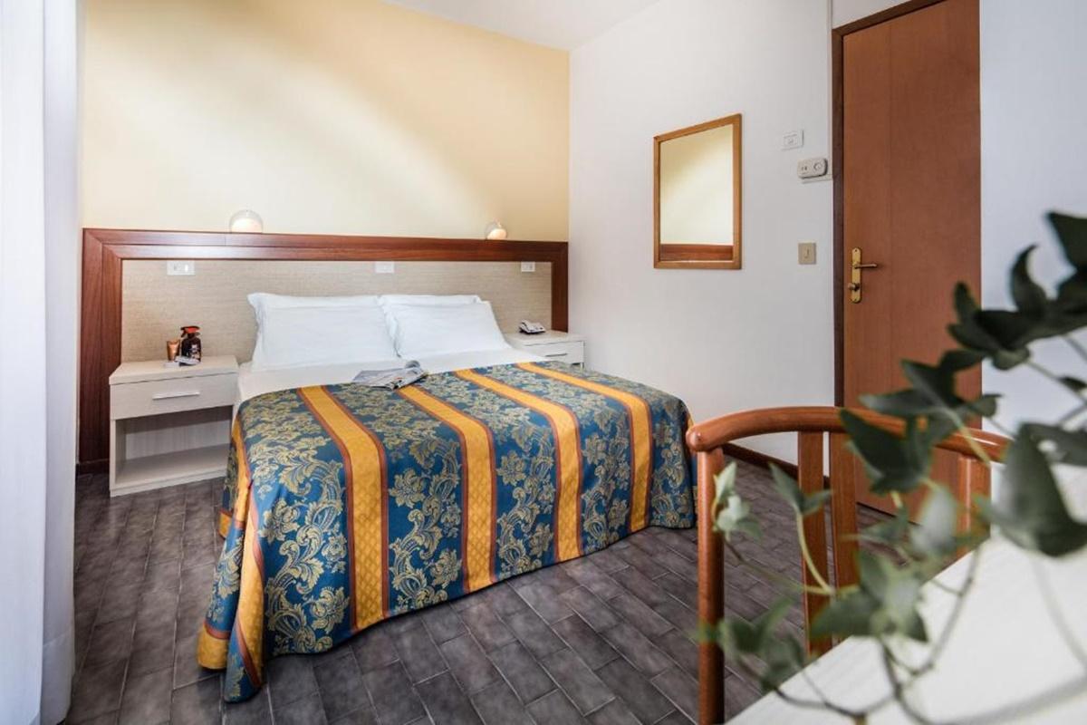 לידו די ג'סולו Hotel Bettina מראה חיצוני תמונה