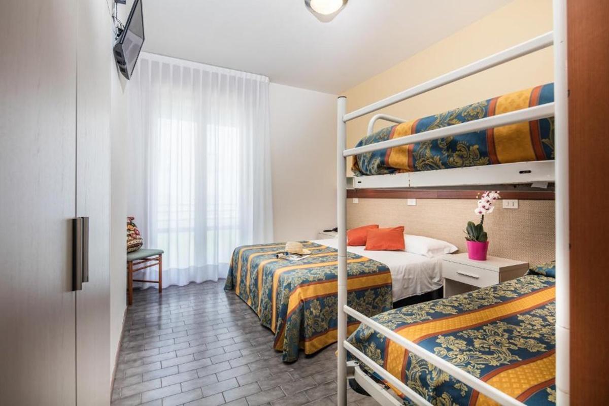 לידו די ג'סולו Hotel Bettina מראה חיצוני תמונה