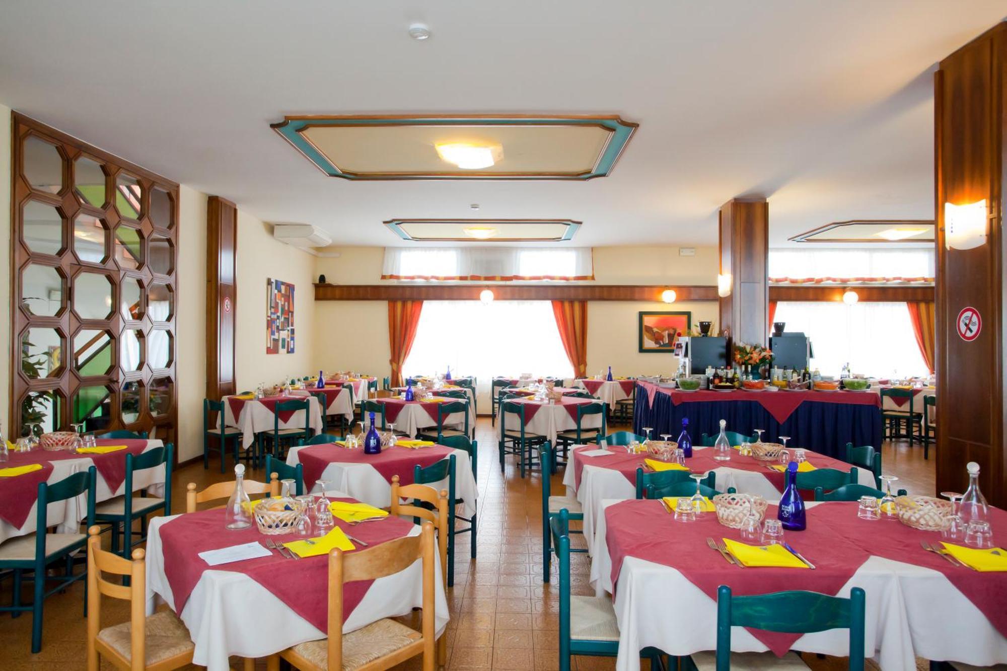 לידו די ג'סולו Hotel Bettina מראה חיצוני תמונה