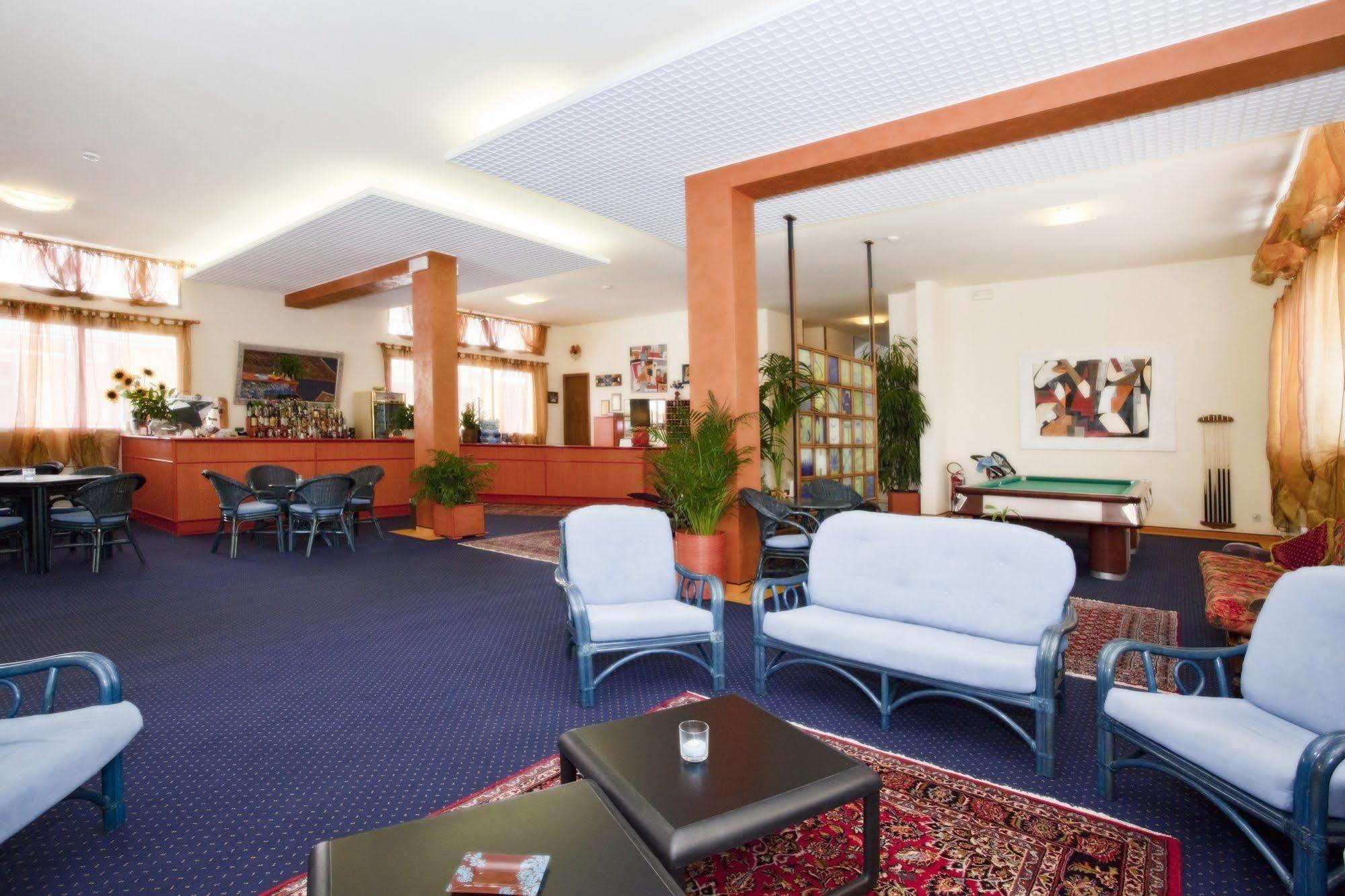 לידו די ג'סולו Hotel Bettina מראה חיצוני תמונה