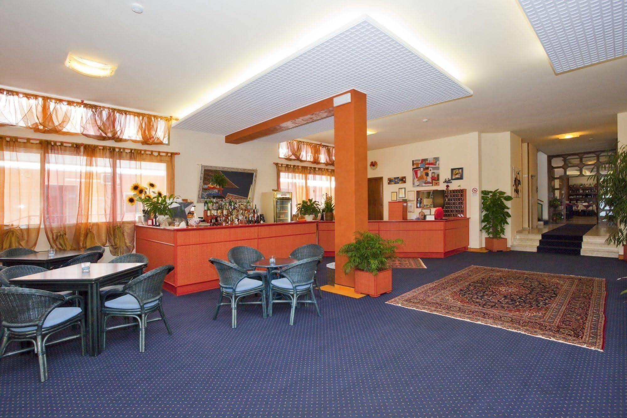 לידו די ג'סולו Hotel Bettina מראה חיצוני תמונה
