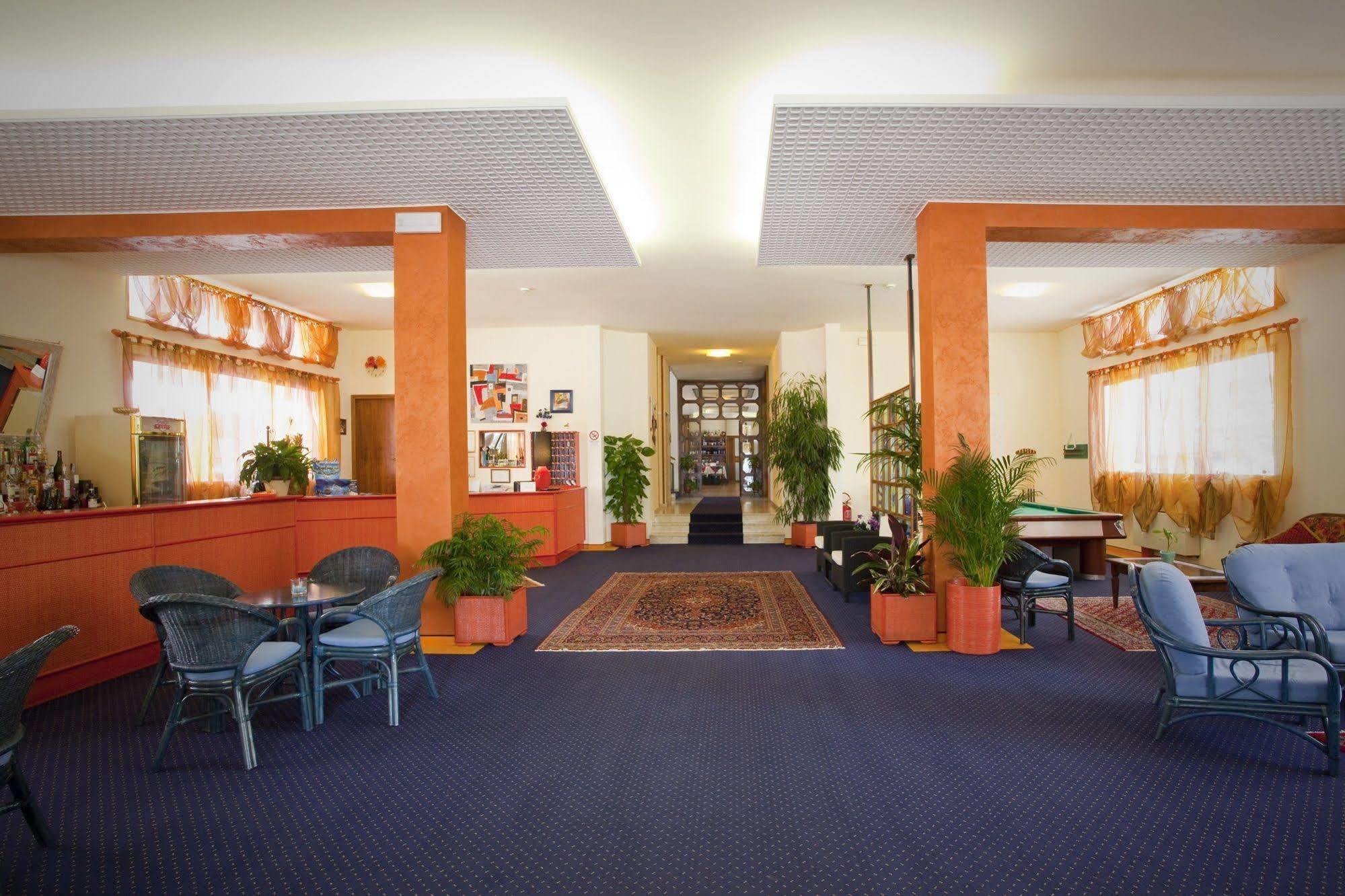 לידו די ג'סולו Hotel Bettina מראה חיצוני תמונה