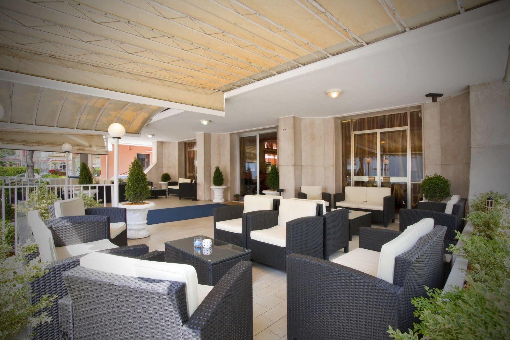 לידו די ג'סולו Hotel Bettina מראה חיצוני תמונה